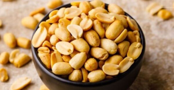 6 health benefits of munching peanuts as a snack