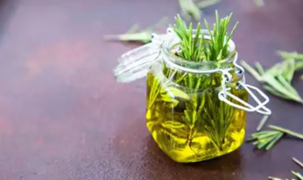 How to use rosemary oil to grow hair in bald patches