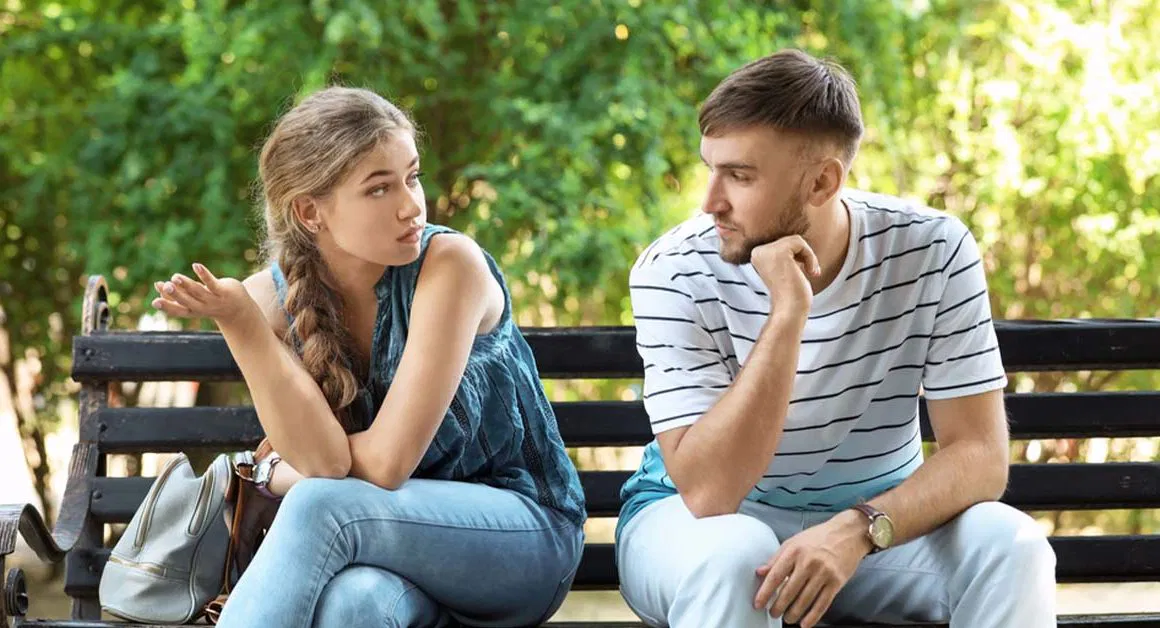 People In Unhappy Relationships Usually Display These 9 Behaviors