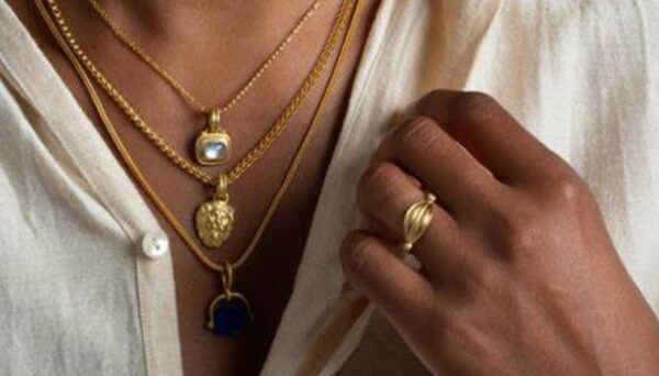 How to make inexpensive jewellery look luxurious